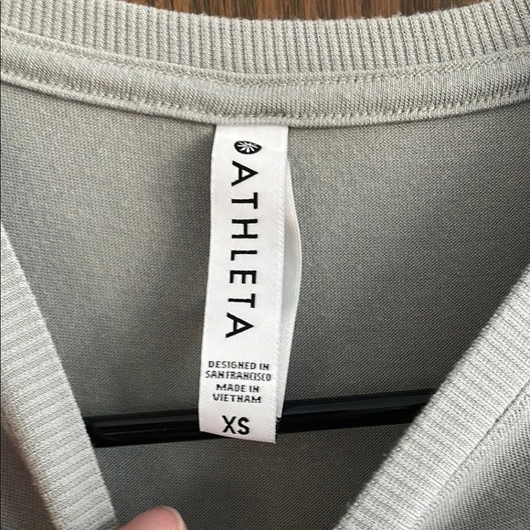Athleta Gray Green Cloudlight Restore Sleevless Top XS - Picture 2 of 5